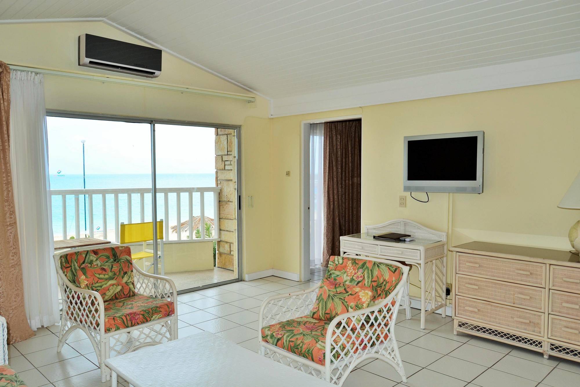 Отель Starfish Halcyon Cove Дикенсон-Бей Экстерьер фото